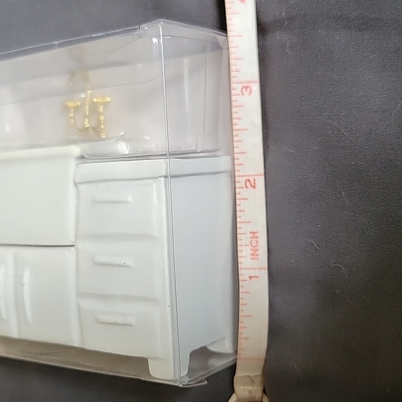 Miniature sink for dollhouses and tiny homes. - Picture 5 of 7